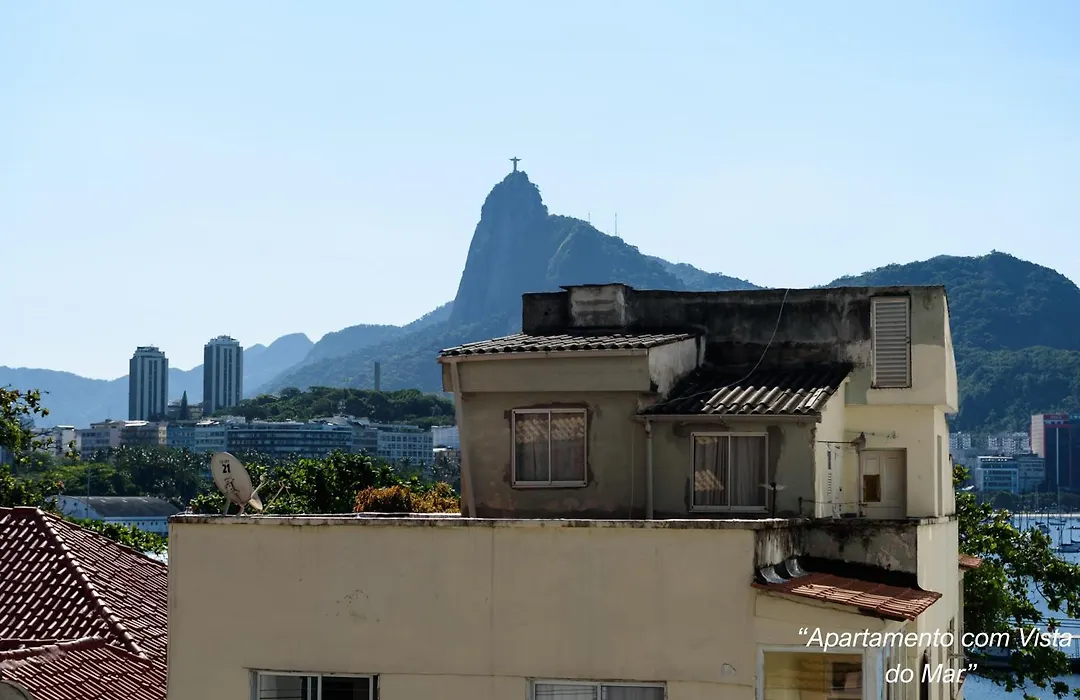 2 Apartamentos Individuais de 2 Quartos na Urca com Vista para Baia de Guanabara a 700m Pão de Açúcar com Cozinha Completa e Wi-Fi - Bares, Restaurantes e Comércio Local a poucos metros-1